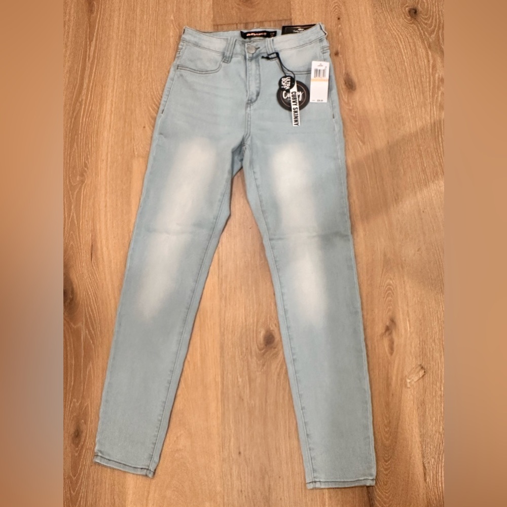 DOLLHOUSE Juniors' Curvy Faded Skinny Jeans
